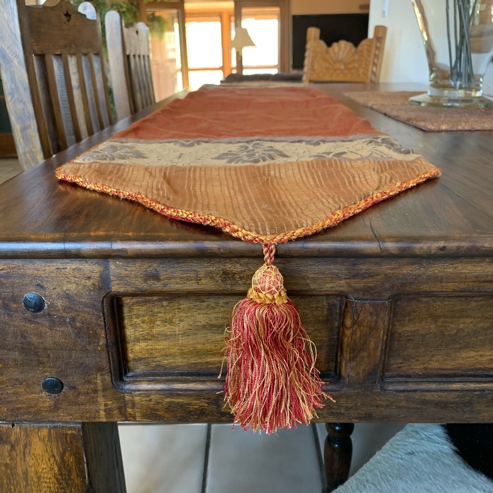 Table Runner - Picture 2 of 5